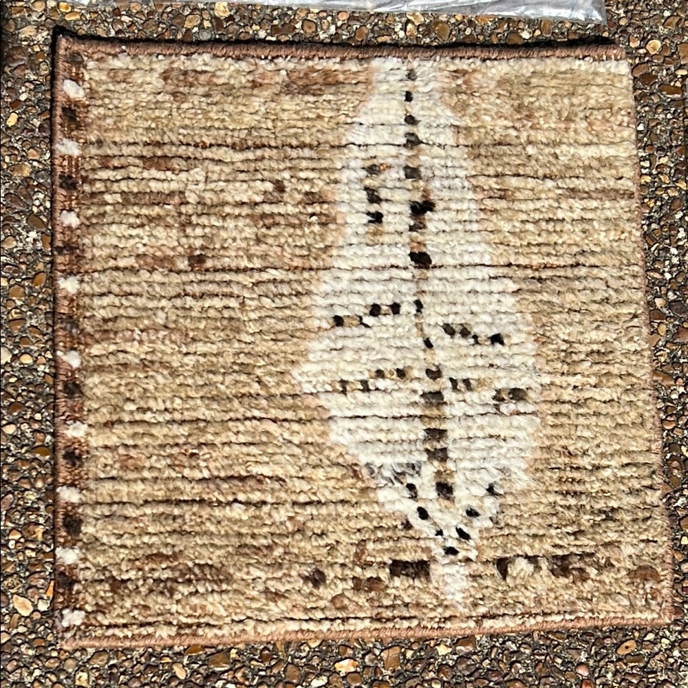 Elegant Tan and Cream Accent Rug Sample ~ Design Accents / Place Mats!